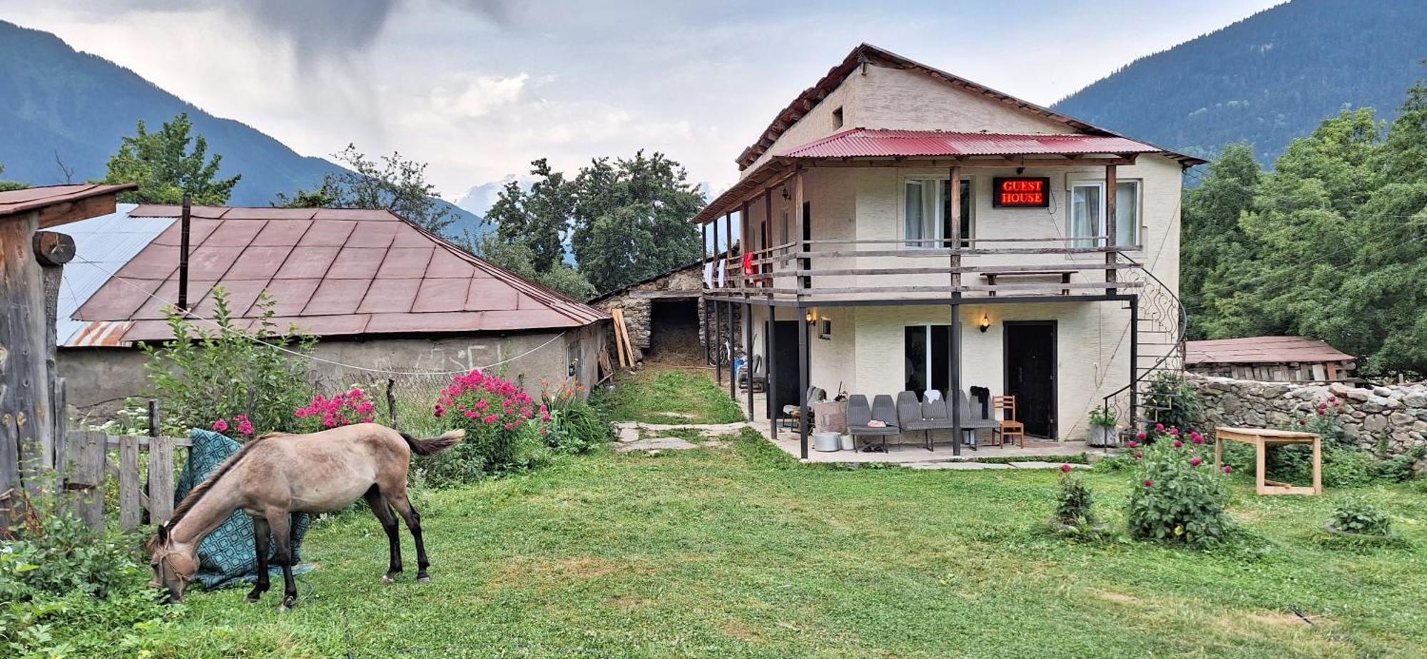 Iason Guest House In Mazeri Mestia Exterior foto